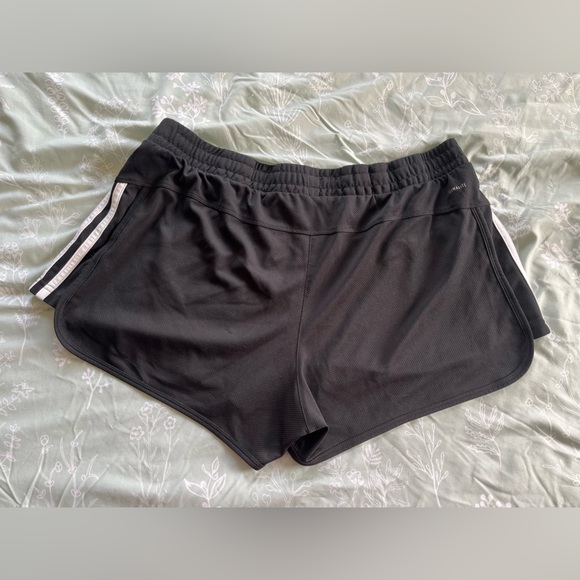Adidas mesh shorts - Picture 2 of 4